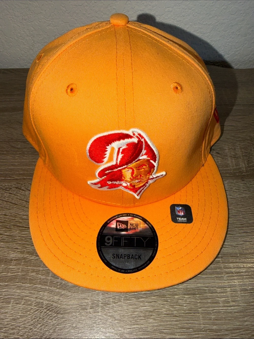 New Era Snapback Tampa Bay Buccaneers Throwback Logo Hat - Orange - Picture 1 of 6